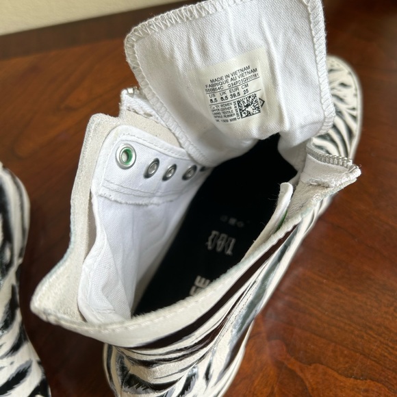 Converse all star high top zebra pattern leather and zipper front sneakers - Picture 6 of 8